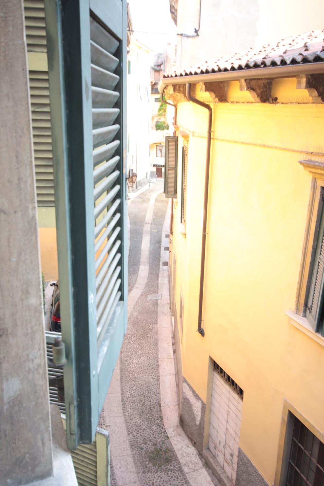 Lo Scalino Apartment Verona Bagian luar foto